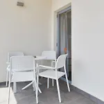 Lägenhetshotell Invisa Casa Luis 4*
