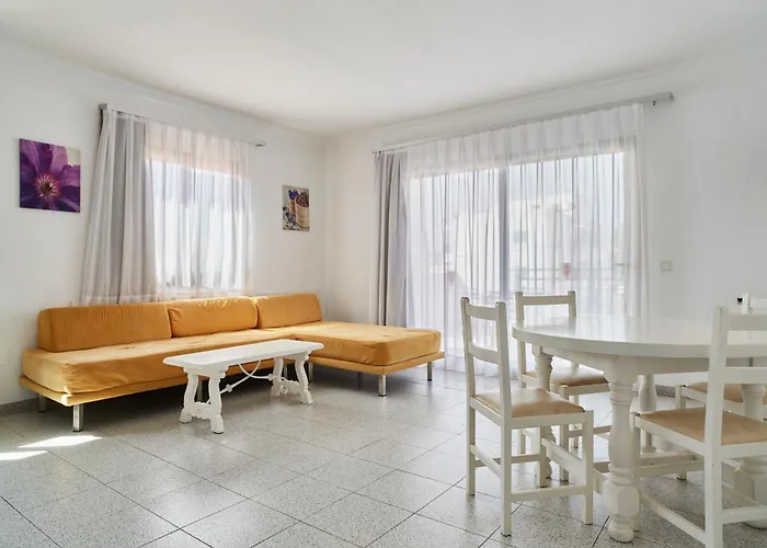 Ξενοδοχείο με διαμερίσματα Invisa Casa Luis