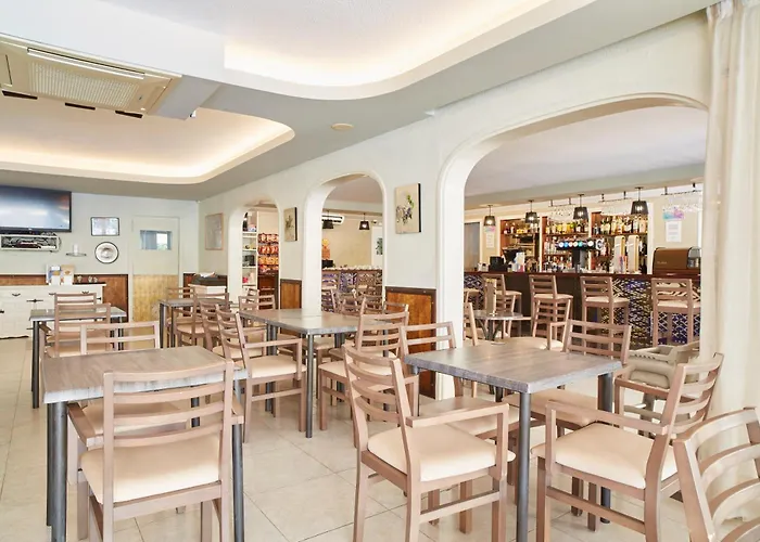 Ξενοδοχείο με διαμερίσματα Invisa Casa Luis 4*