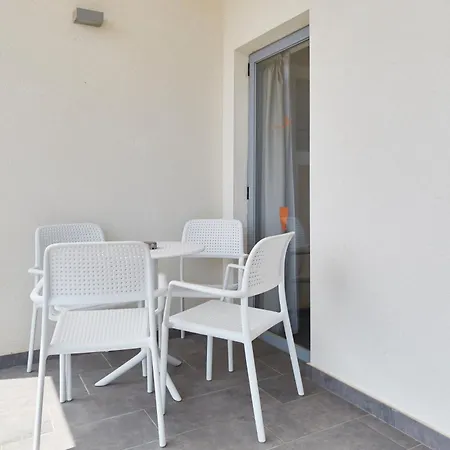 Ξενοδοχείο με διαμερίσματα Invisa Casa Luis 4*