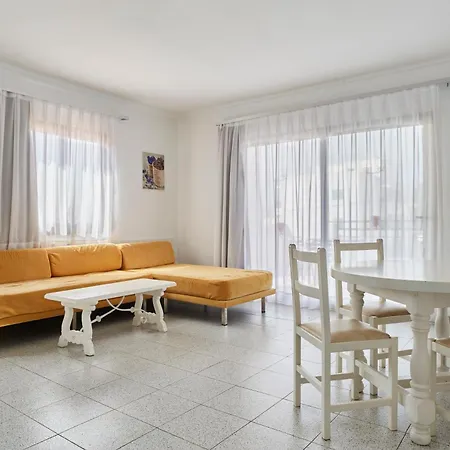 Ξενοδοχείο με διαμερίσματα Invisa Casa Luis