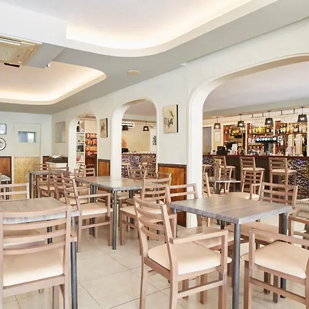 Ξενοδοχείο με διαμερίσματα Invisa Casa Luis 4*
