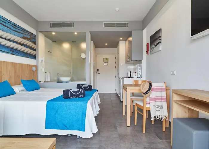 Invisa Casa Luis Aparthotel 4*